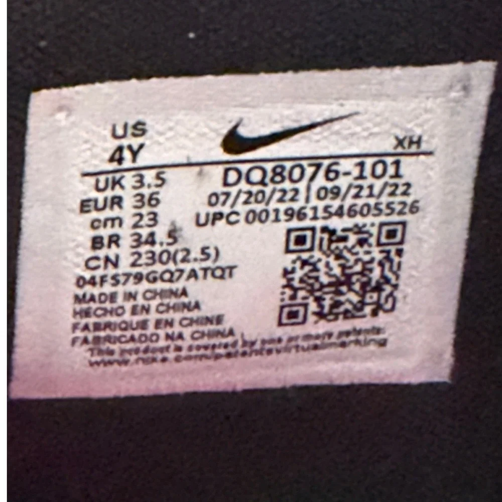 Nike Kyrie Flytrap 6 GS Size 4Y White Black‎ Pink Basketball Gently Worn 0040
